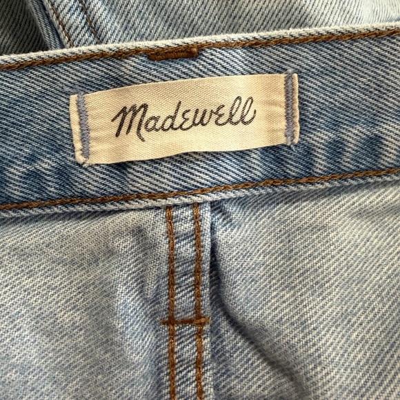 Madewell Relaxed Denim Shorts in Cedarcroft Wash - Picture 8 of 11